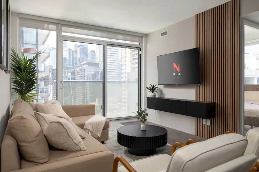 Luxury 3BR 2BA with 2 King Beds Sleeps 8 on Yonge - Image 1