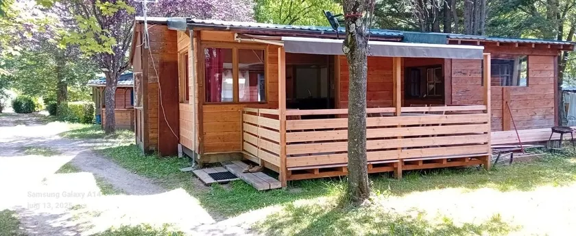 Comfortable chalet by the river - Image 1