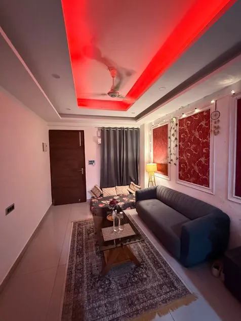 Luxury 1BHK in Tapovan | Walk to Ganga | Parking - Image 1