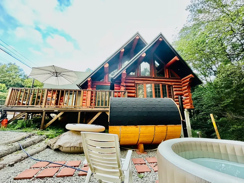 Exceptional log house overlooking Mt. Fuji / Free BBQ with a sauna roof / Extra large theater / Pets allowed / Maximum 10 people / Atami Izu Golf - Image 1