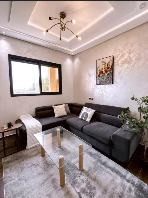 Chic, Modern & Bright Apartment - Image 1