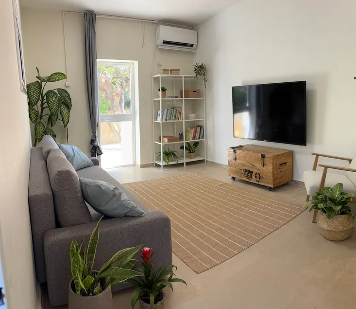 Private Garden Cottage Near Beach. Pets welcome! - Image 1