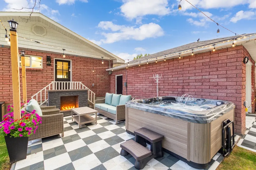 3 King and 1 Queen-Hot Tub, Arcade, Sleeps 10 - Image 1