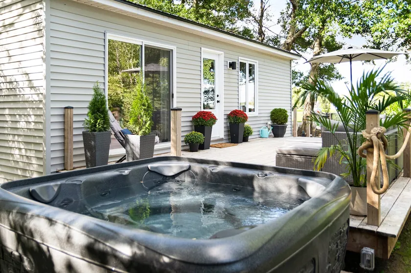 Seaside Serenity W/ Private Beach Access & Hot tub - Image 1
