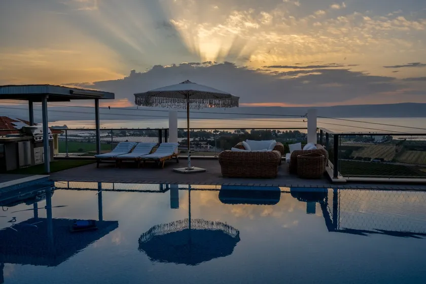Iwo's luxury villa- lake kineret view- וילה איוו - Image 1