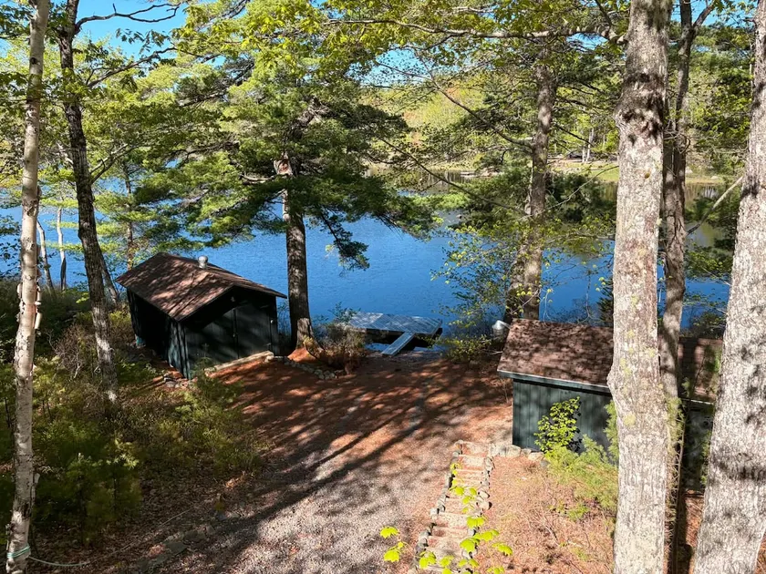 Ponhook Lake waterfront Getaway with Sauna - Image 1