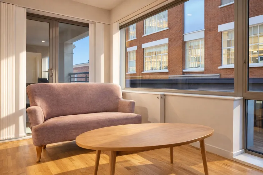 Still Life Clerkenwell Executive - Image 1