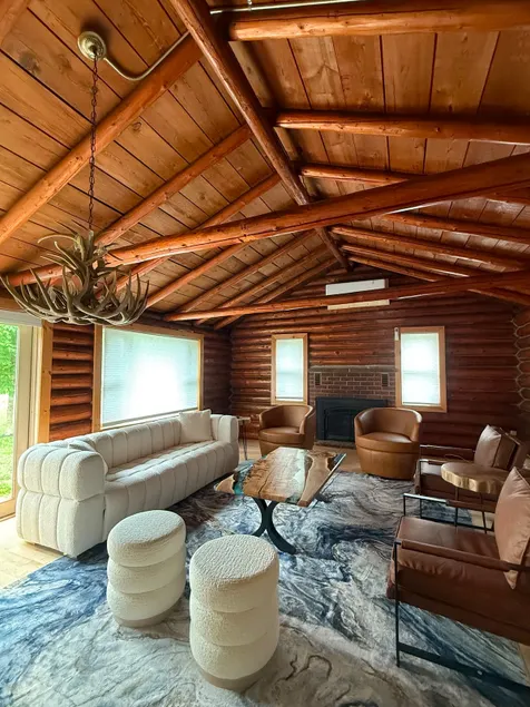 100 year old log house with 5 gorgeous bedrooms - Image 1