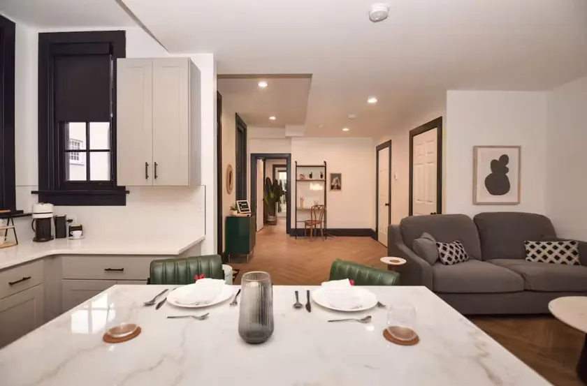 Downtown Harrisburg Chic 1-Bed w/ parking - Image 1