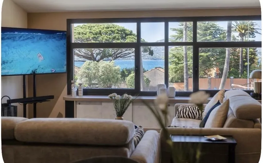 New Prestigious Sea-View Loft at the Entrance to St-Tropez - Image 1