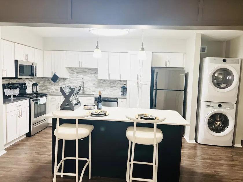 Panorama luxe| 2 bed 2 bath - Image 1