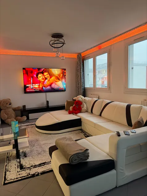 Apartment close to the train station and at the foot of the A tram - Image 1