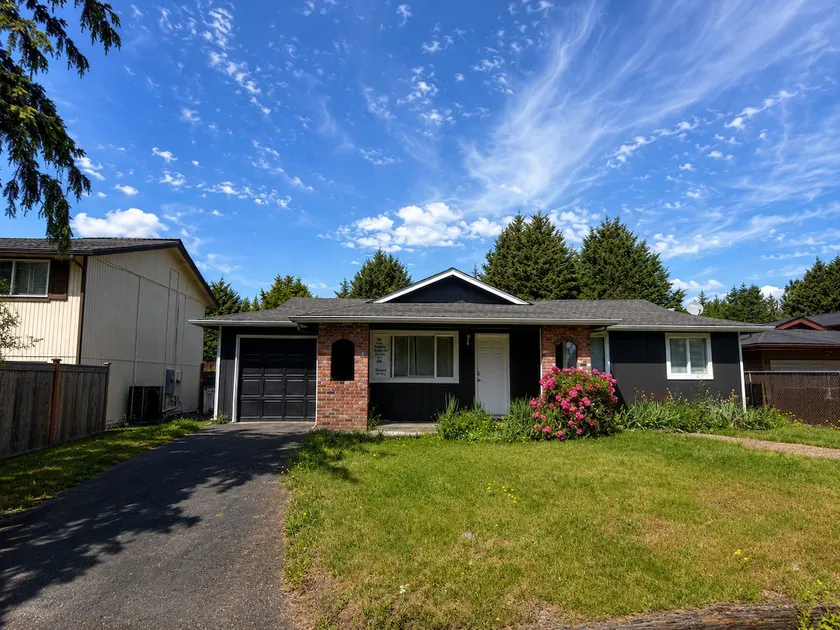 Bright & Modern Marysville Getaway | Large Yard - Image 1