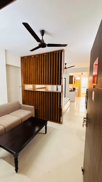 City-View Studio • Private Balcony & Fast WiFi - Image 1