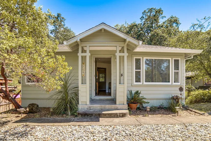 Walk to Main St! Quiet Mendocino County Retreat - Image 1
