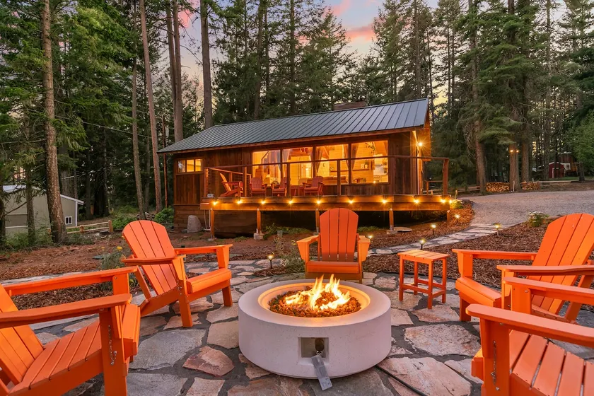 NEW! Rainbow Rd. Stylish Cabin w/Putting Green - Image 1