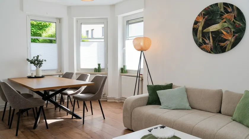 Centrally located apartment for 6 guests, 7 minutes' walk to the train station - Image 1