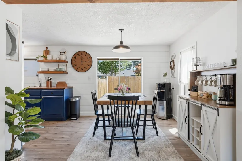 Charming Farmhouse Retreat - Image 1