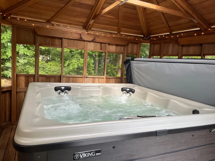 Hot tub! fishing, skiing, snowmobiling,hiking, swimming, canoeing, Wellston Mi. - Image 1