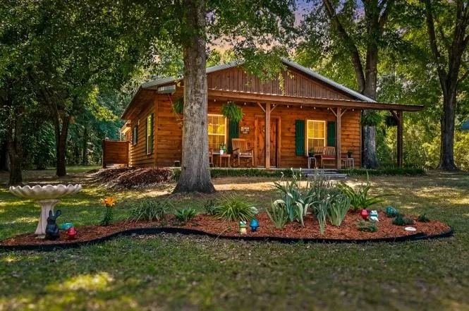 Cozy cabin getaway near I-95 | King and Queen beds - Image 1