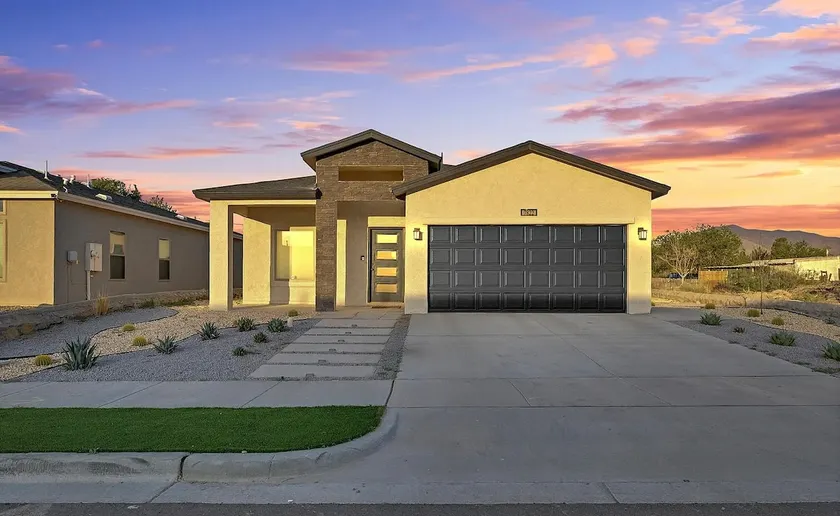 West El Paso | Modern 3BR | Near Outlets - Image 1