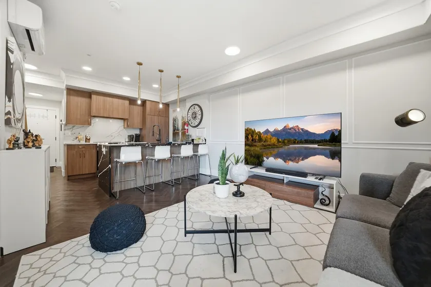 Stunning Urban Condo, AC, Parking, 9 Min Downtown - Image 1