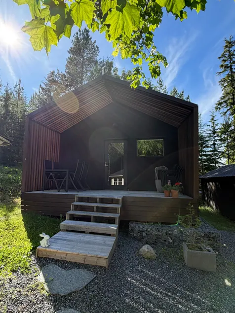 Compact guest house in scenic surroundings - Image 1
