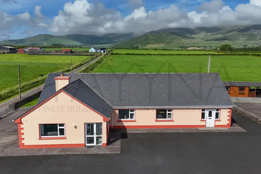 Kilfountain House - New home, outside Dingle town - Image 1