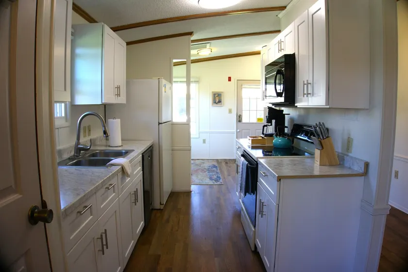 Villa Girard, pet friendly whole home w/ big yard! - Image 1