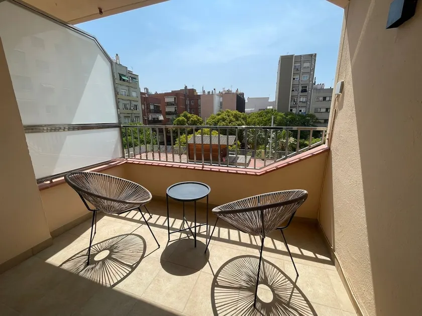 Comfortable flat & 6'-walk to Sagrada Familia - Image 1