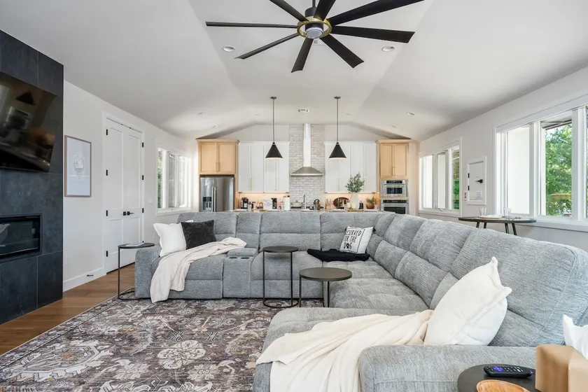 Modern Tulsa Retreat w Balcony & Sleeps 13! - Image 1