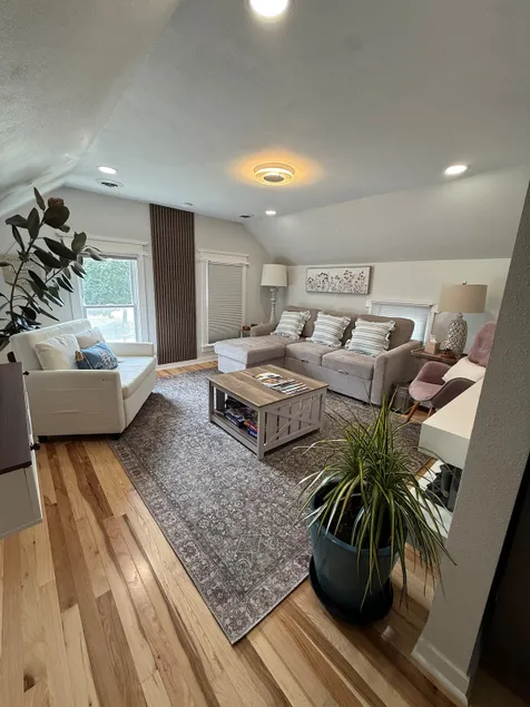 Fresh Home in Prime Location w/ Many Amenities - Image 1