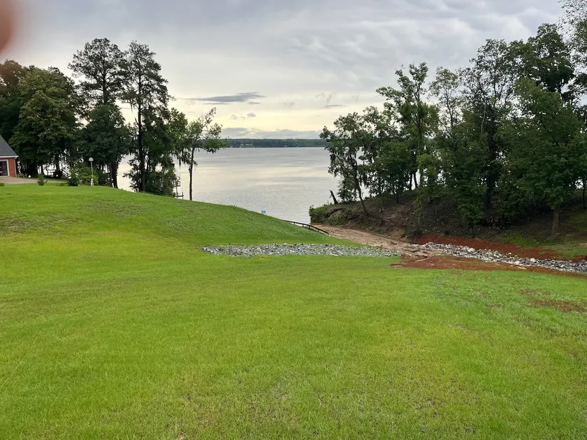 House in Abbeville with Lakefront Beach - Image 1