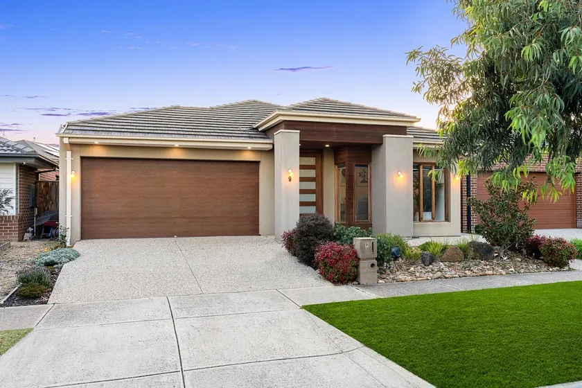 Modern Family Retreat | Spacious 4BR Home & Garden - Image 1