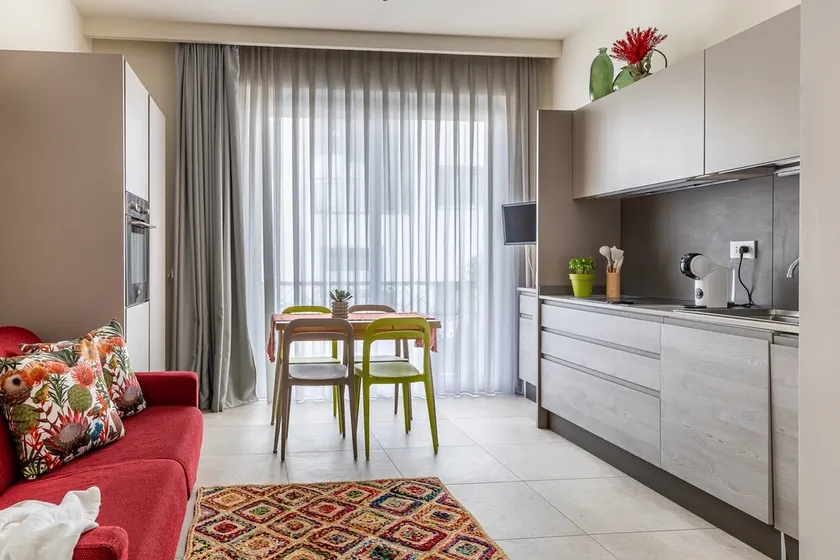 Central/parking/near the sea/5 beds - Image 1
