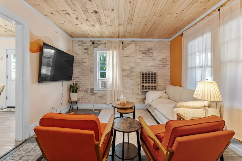 Stylish Boho 2BR New Furnishing Quite Area - Image 1