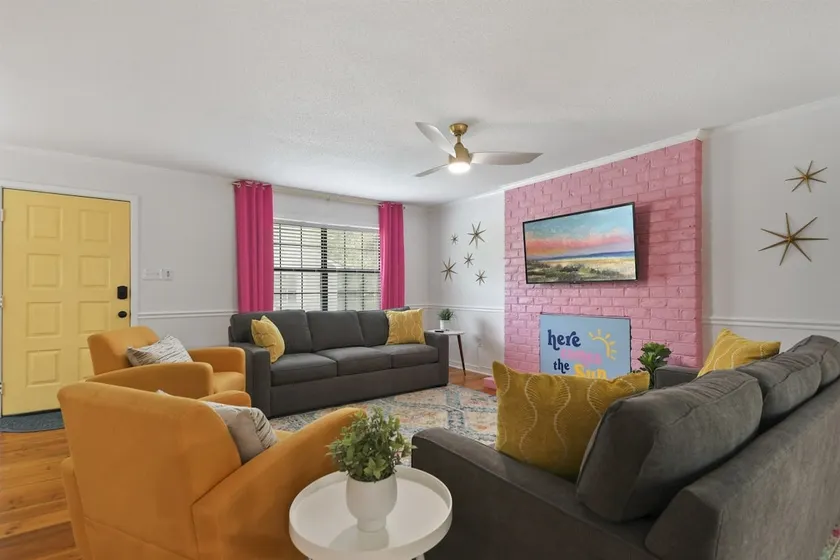 Newly Remodeled! Bright & Spacious home! Sleeps 8 - Image 1