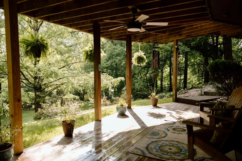 Creekside Hideaway! - Image 1