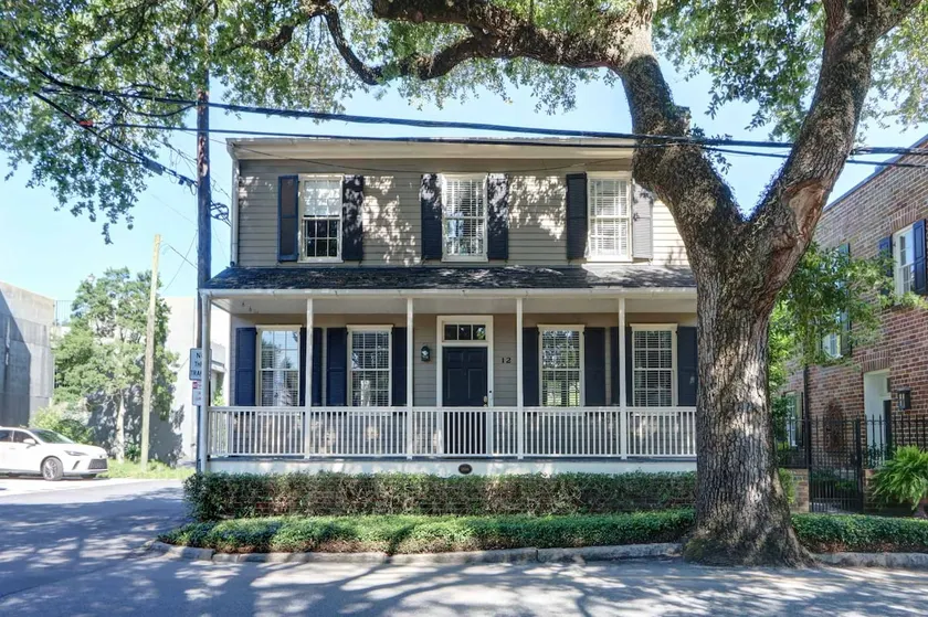 The Williams House of 1816 | Courtyard + Parking - Image 1