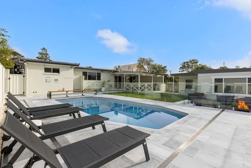 Samphire House - Fireplace with Heated Swimming Pool - Image 1
