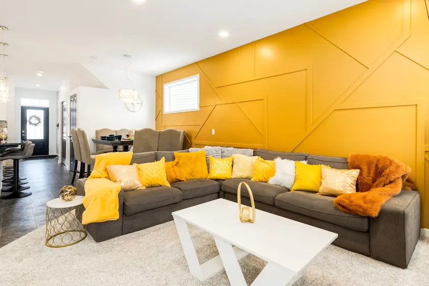 Bold modern home near the Bow River - Image 1