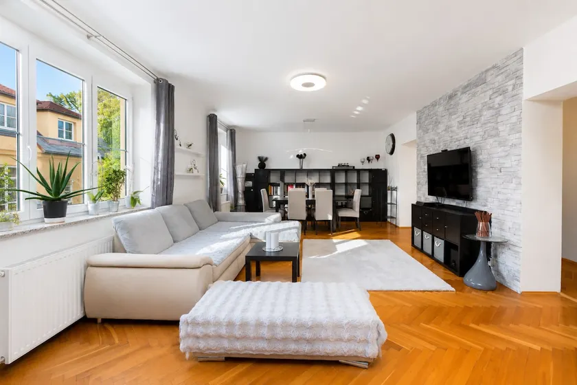 Spacious apartment full of sunshine near the Liberec Zoo - Image 1