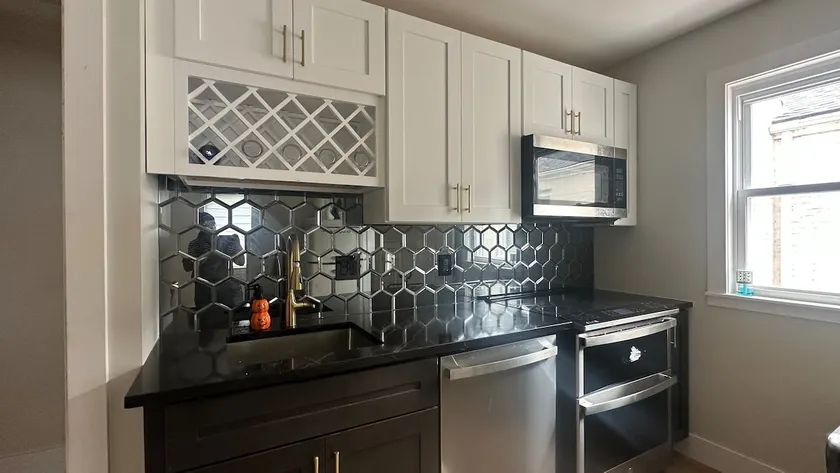 Newly Renovated 3BR | Modern & Stylish - Image 1