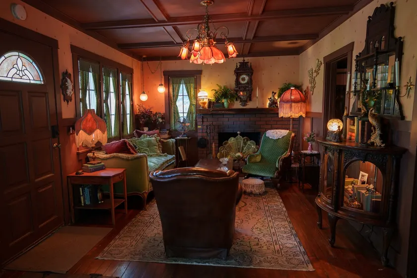The curious cottage - Image 1