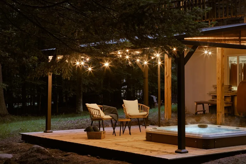 Evergreen Lodge, Hot Tub Retreat Near Lake Placid and White Face - Image 1