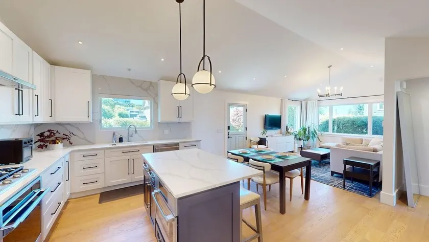 Designer Downtown Edmonds Retreat - Image 1