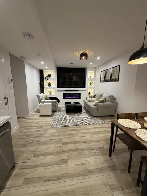 Guest Favorite•Private Suite•Near YYC•Free Parking - Image 1