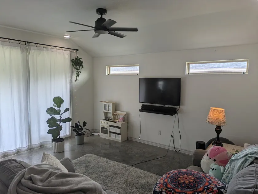 Cozy Green Bungalow in Nolanville | Entire Home - Image 1