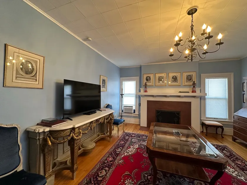 The Mayor's Suite - Image 1