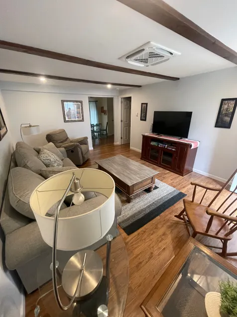 One bedroom, sleeps 4 with 2 queen beds! - Image 1
